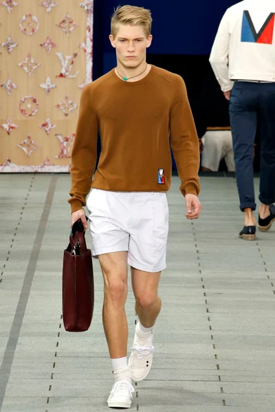 Look 7